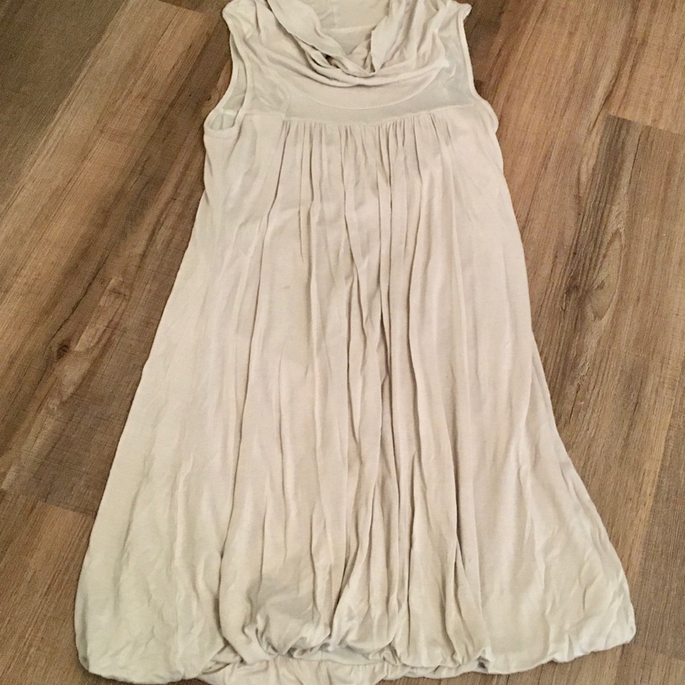 Dress - Picture 4 of 9